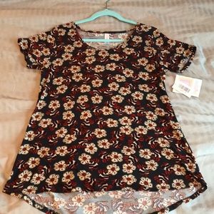 Medium LuLaRoe Classic T